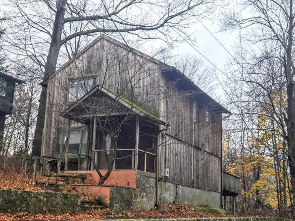 17 Grant Place, Lake Peekskill, NY 10537