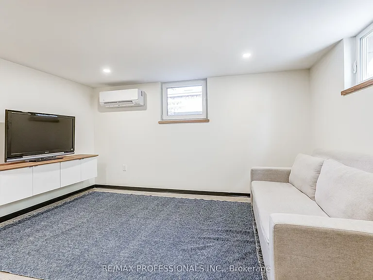 9 Cashman Cres #BASEMENT — Photo 16