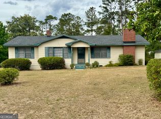 300 W Columbia Ave, Lyons, GA 30436