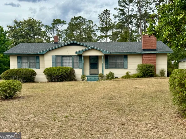 300 W Columbia Ave, Lyons, GA 30436