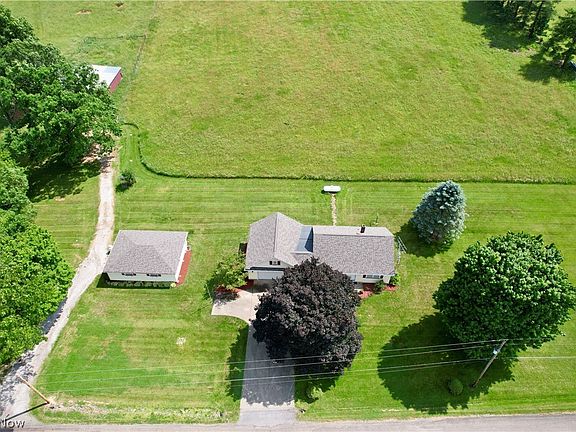 4th image of 3278 Fresno Rd NW