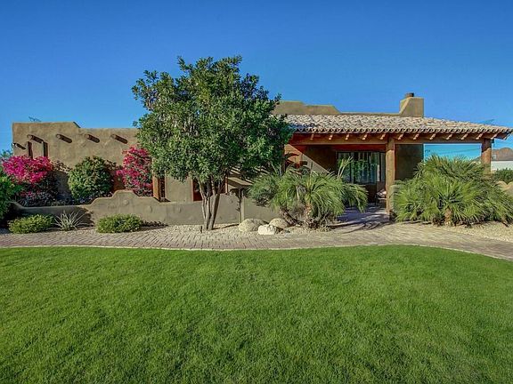 closer up view if guest house. Note that there is now a fence completely around ensuring privacy.