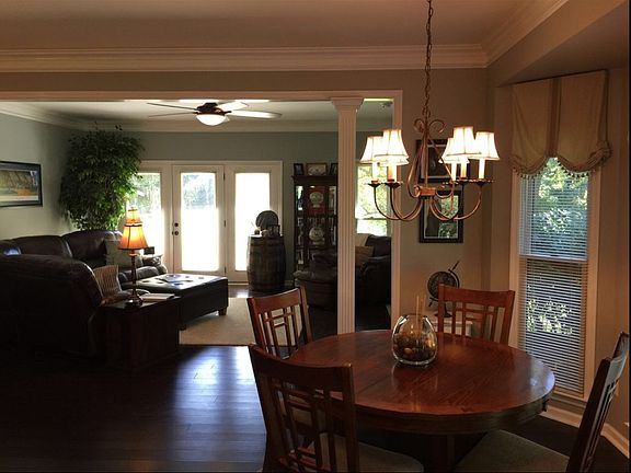 3rd image of 680 Forest Hill Dr