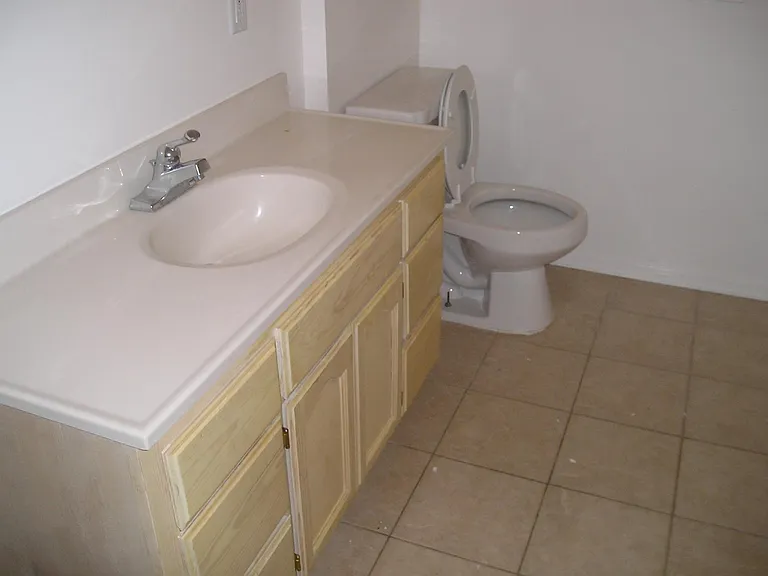 2210 W Jefferson Blvd — Photo 5