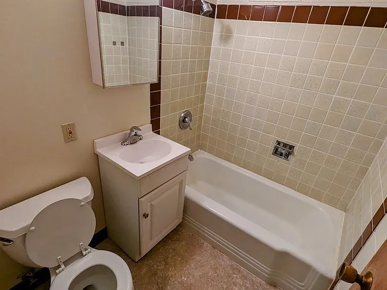 Campus Apartments — Photo 20