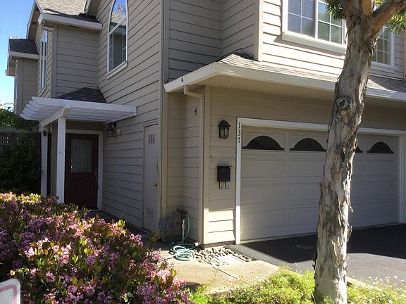 2nd image of 137 Orchard Oak Cir