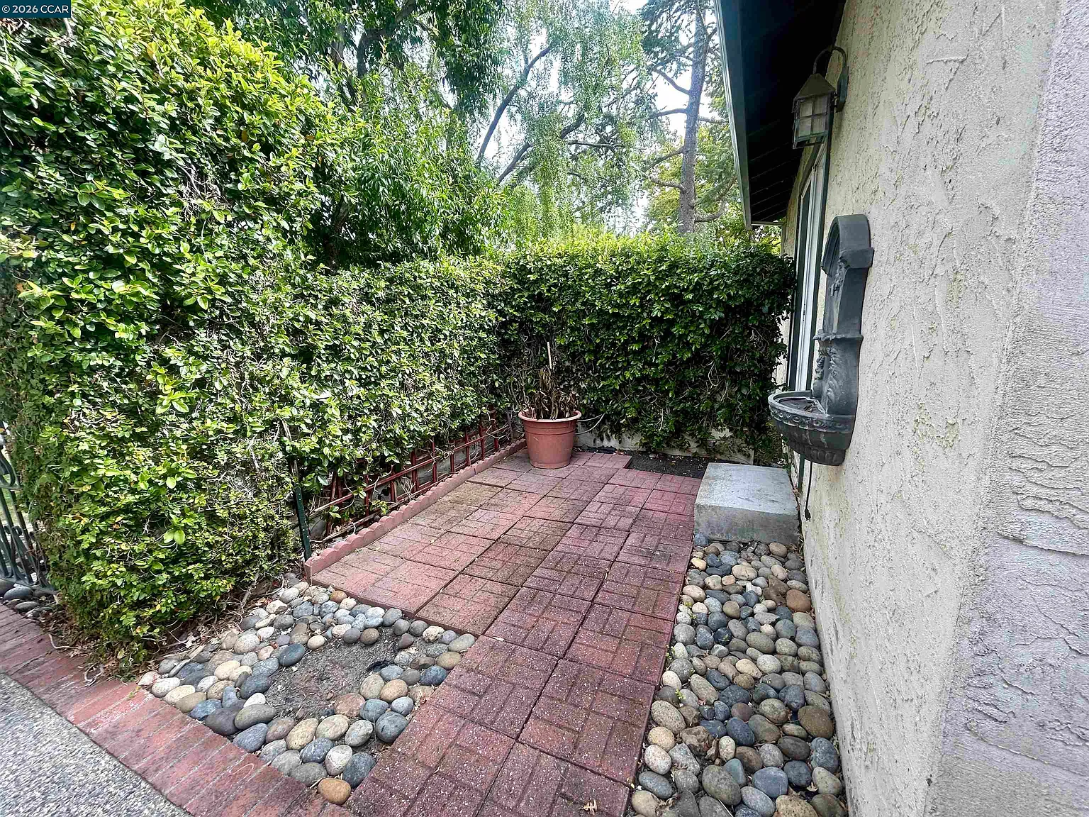 3 bed, 1619 sqft, $4,500 — Photo 3