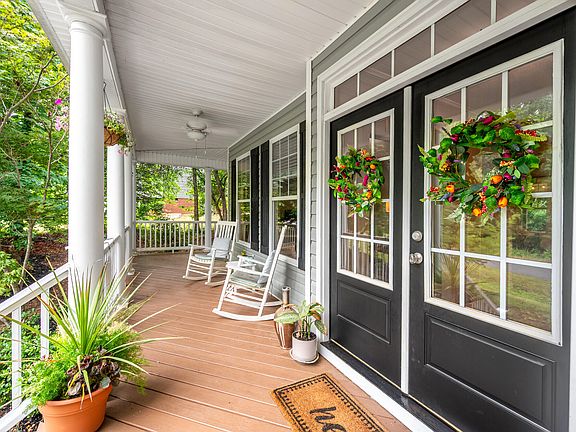 4th image of 726 Ruth Cir