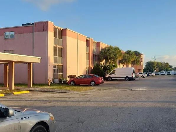 19771 SW 114th Ave APT 328, Miami, FL 33157