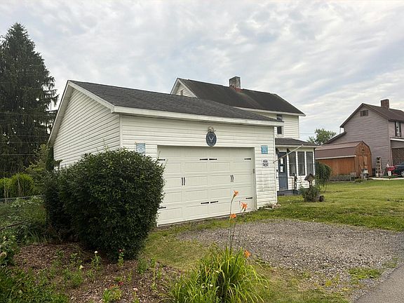 3rd image of 221 2nd St