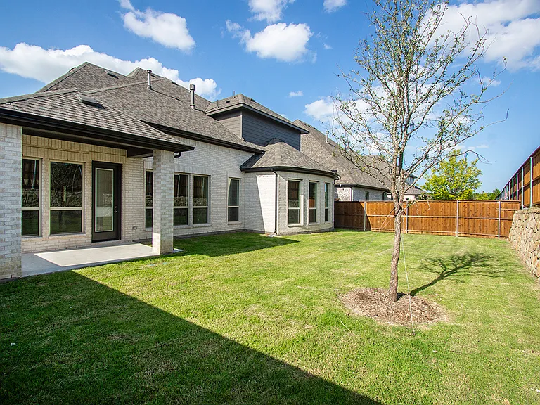 2223 Clairmount Dr — Photo 18