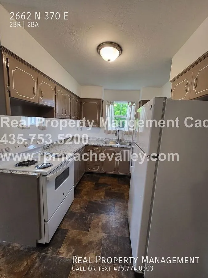 Newly renovated 2 bedroom 1.5 bath unit. Available beginning of August! Pet friendly — Photo 3