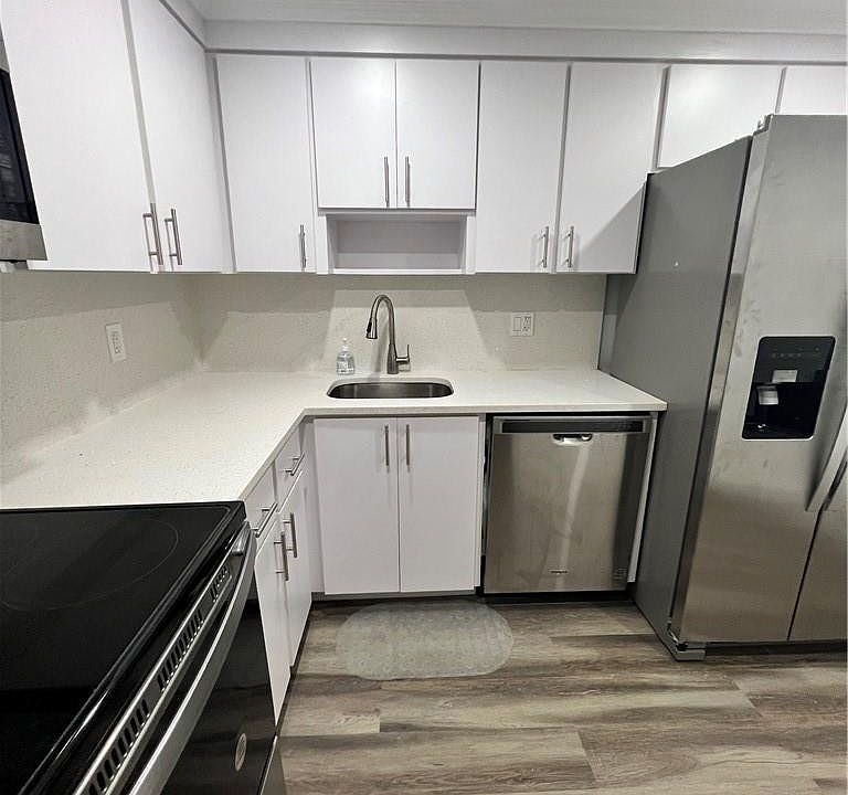 1st image of 3850 Oaks Clubhouse Drive #106