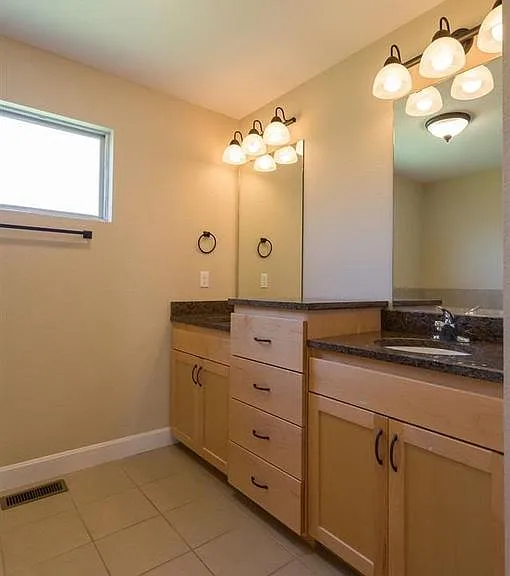 2109 Cove Ct — Photo 13