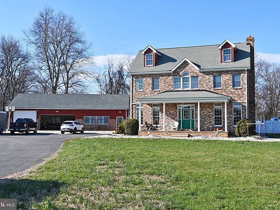3rd image of 721 Knight Island Rd
