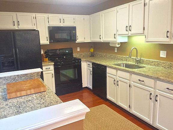 3rd image of 202 Cranbrook Dr NE