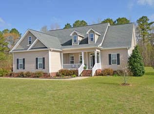 2325 Plumosa Dr, Grimesland, NC 27837