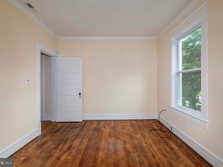 222 W Main St — Photo 58