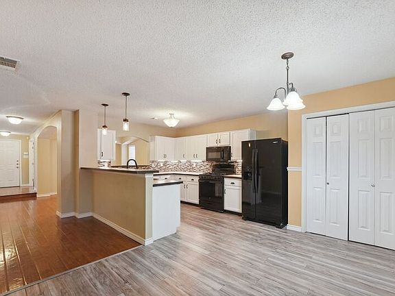3rd image of 1409 Bregenz Ln