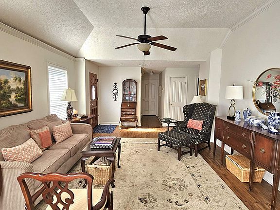 5th image of 5544 Pine Oak Ln