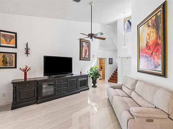 4th image of 421 NW 97th Avenue #421