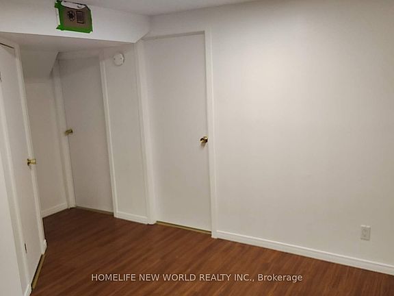 4th image of 4383 Radisson Cres
