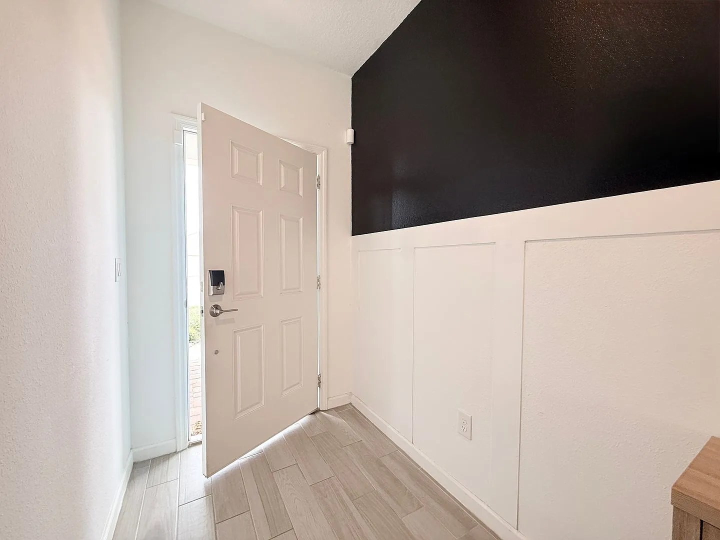 Spacious 4BR Home with Office, Loft & Lake Views — Photo 4