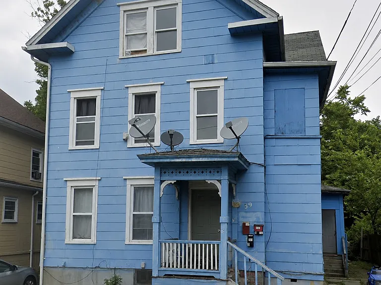 39 Pine St #3 — Photo 1
