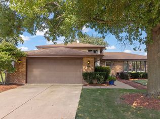 8808 Wheeler Dr, Orland Park, IL 60462