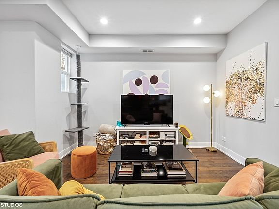 3rd image of 1005 N California Ave #3