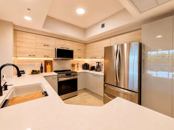 15051 Royal Oaks Ln APT 303, North Miami, FL 33181