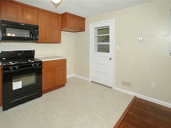4th image of 154 Holiday Park Dr