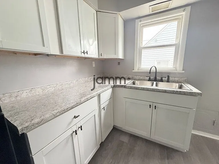 5026 E 86th St — Photo 3