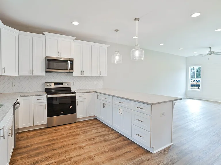 630 Village Dr #10 — Photo 9