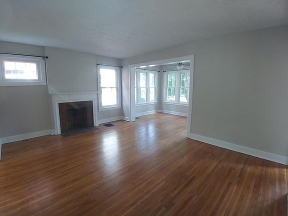 4th image of 1613 Richmond Ave