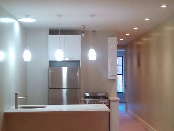 5th image of 257 Lexington Ave APT 2R