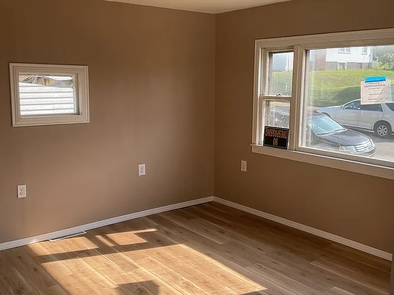 3 Poplar Ave — Photo 3