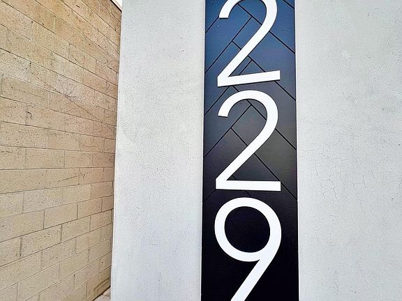 2nd image of 229 Vista Ave