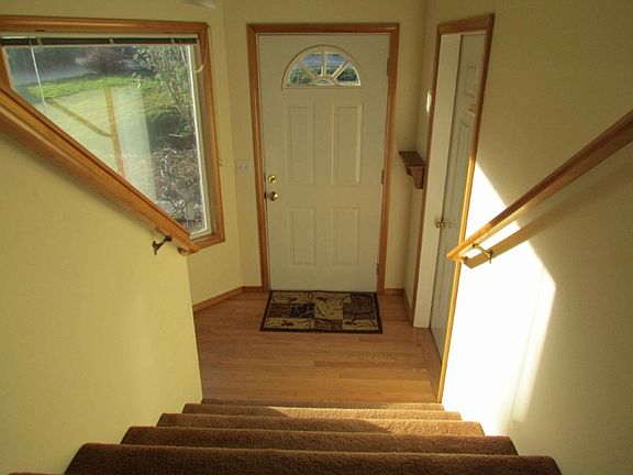 Light and bright entry with beautiful newly refinished oak hardwood floor and spacious open kitchen/dining area.