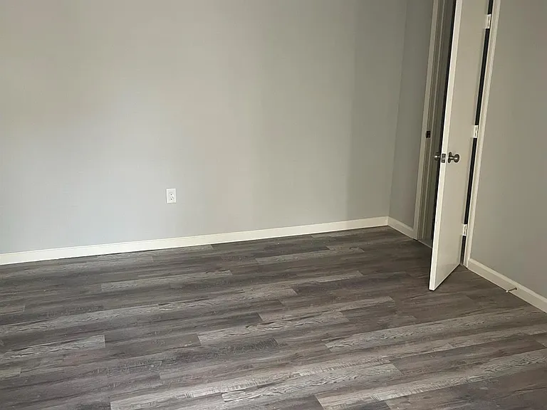 9216 1/2 E Avenue P — Photo 3