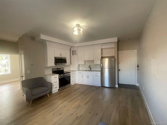 3rd image of 1106 Main St APT 1