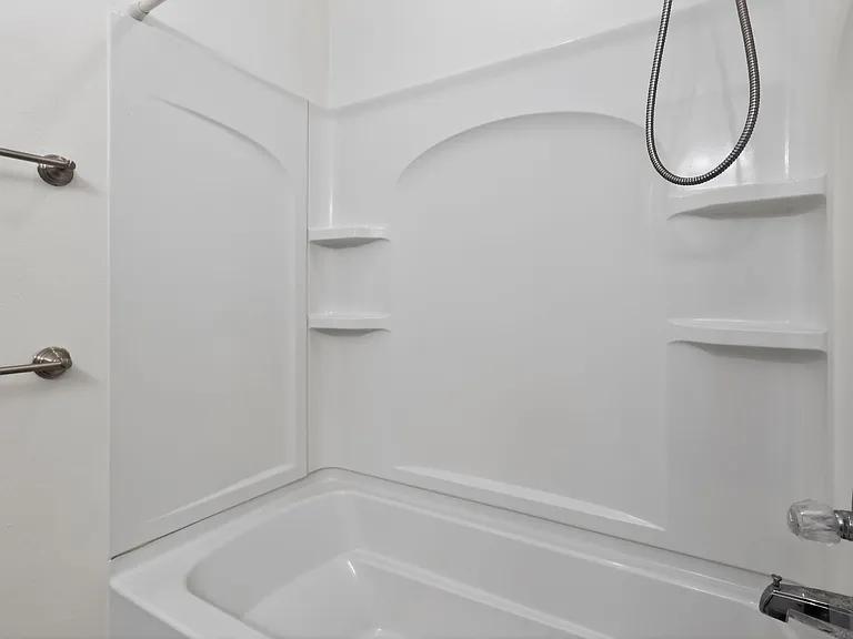 417 W Hillary Cir — Photo 38