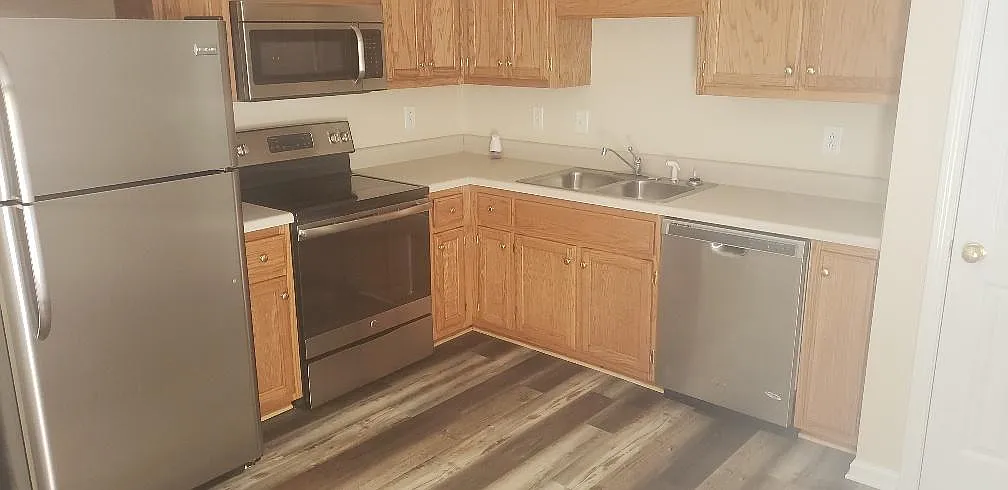 2 bed, 1.5 bath, 1100 sqft, $1,050 — Photo 1
