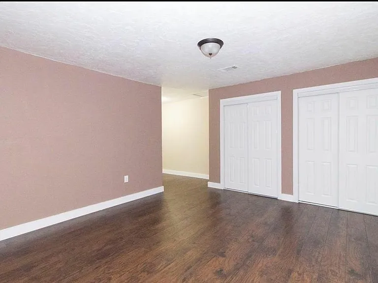 335 S Barbara St — Photo 6