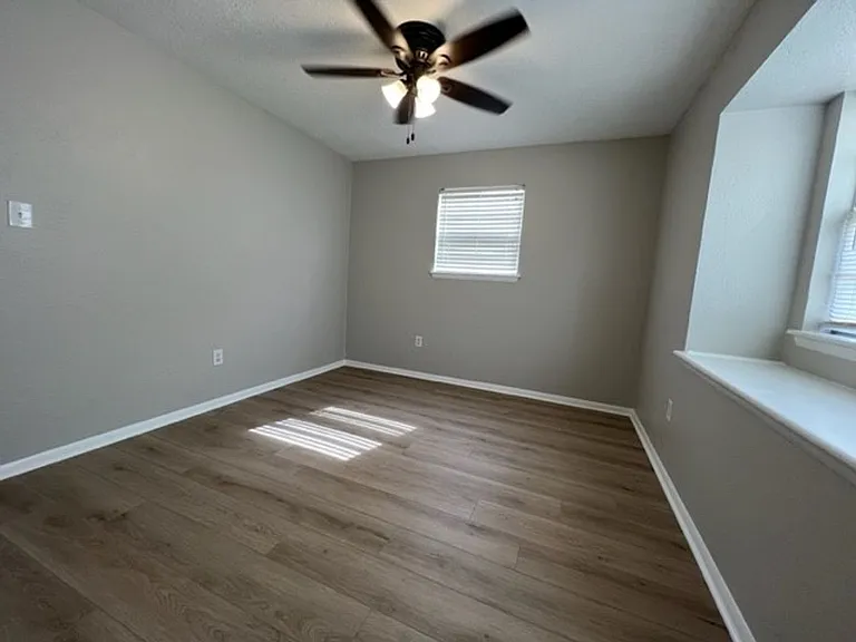 130 NE Fullerton St — Photo 9