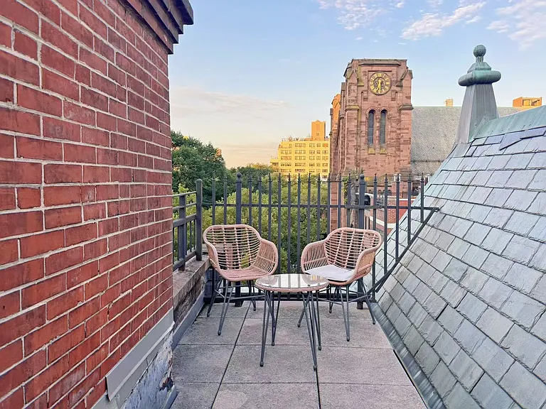 233 E 17th St #Penthouse 3 — Photo 9