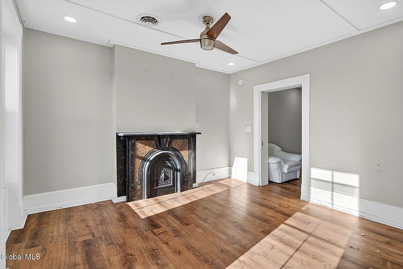 4th image of 1410 5th Avenue