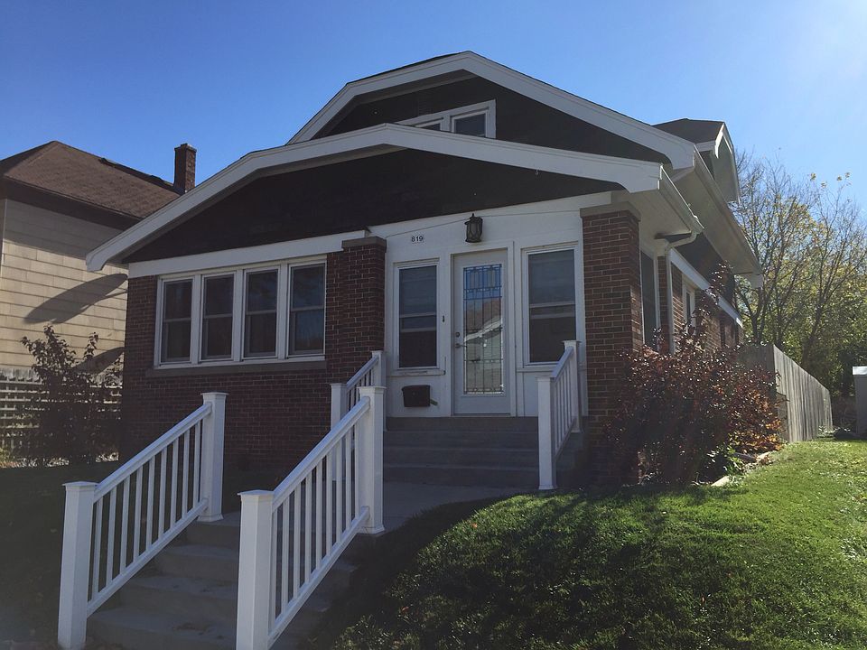 2nd image of 819 Bluff Ave