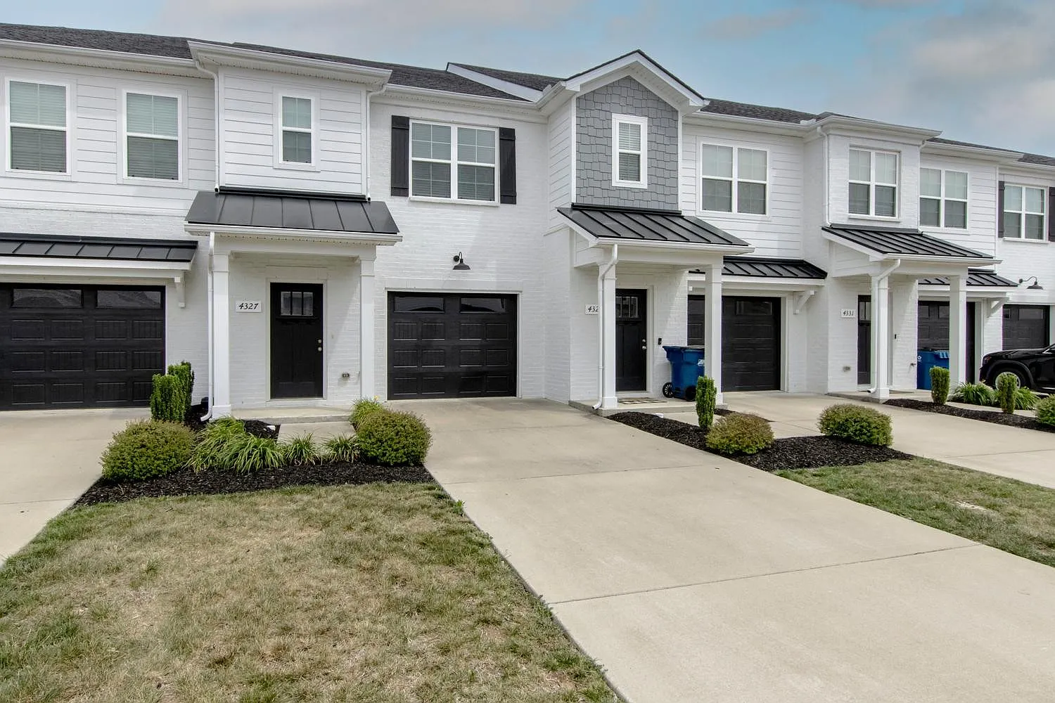 3 bed, 2.5 bath, 1631 sqft, $2,200 — Photo 3