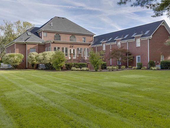5th image of 1406 Broadlands Dr